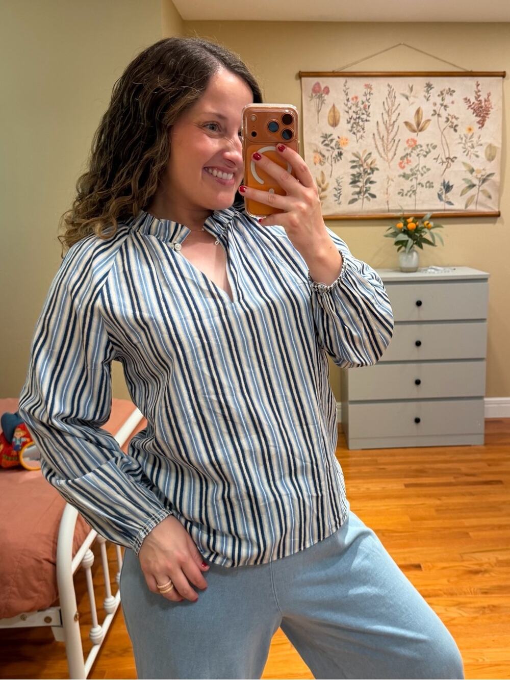 Ann Taylor Striped Long-Sleeve V-Neck Women’s Top in Blue and White Cotton Small